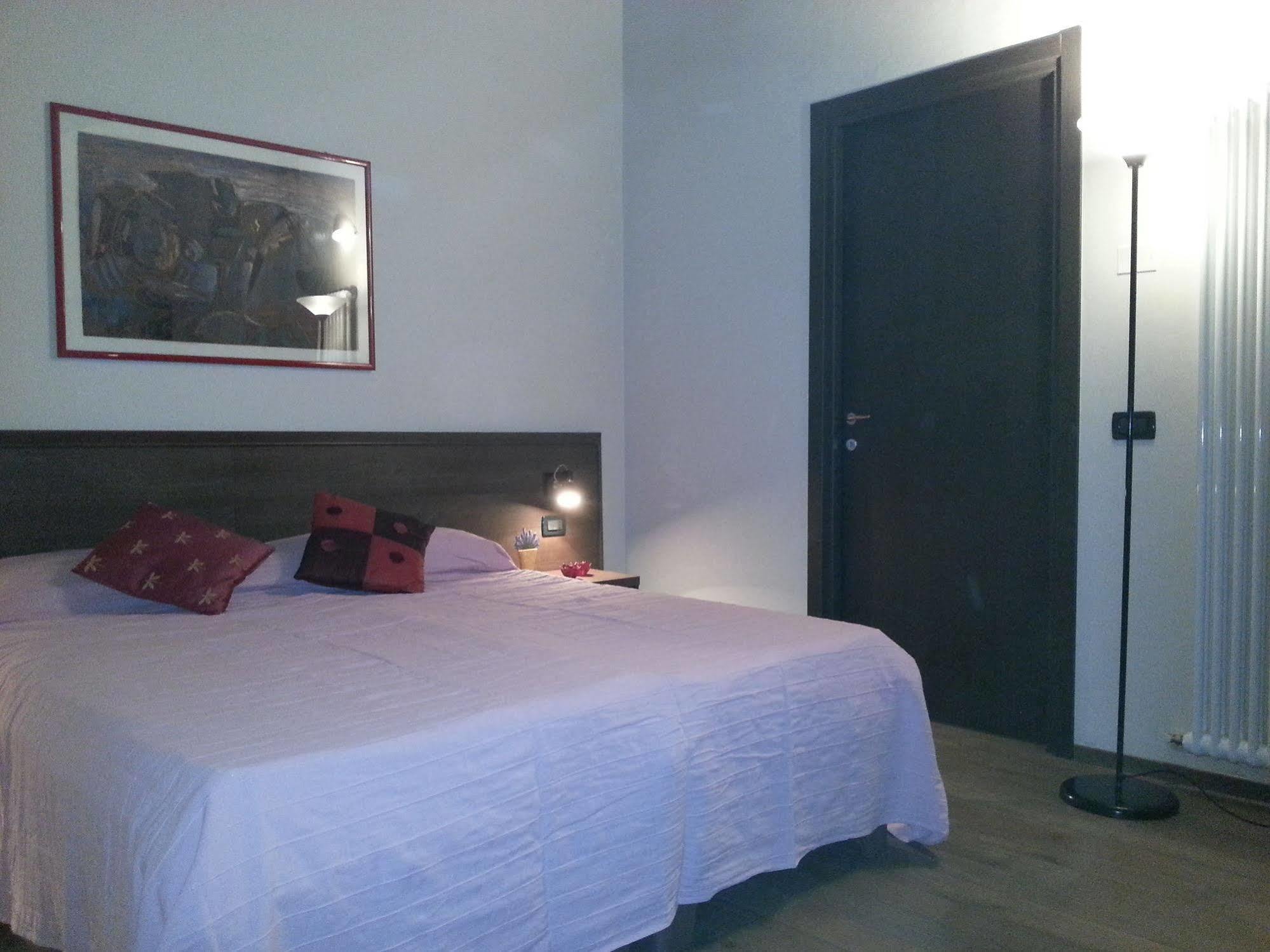 Hotel Hyknusa 레조넬에밀리아 외부 사진